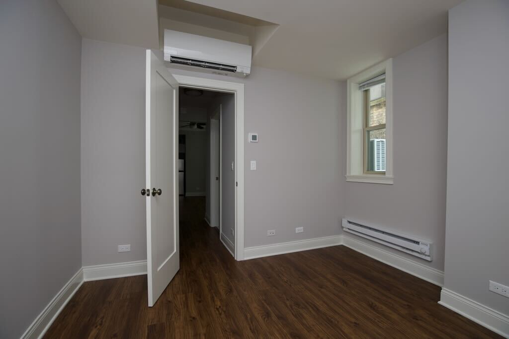 Building Photo - 640 W Wrightwood Ave