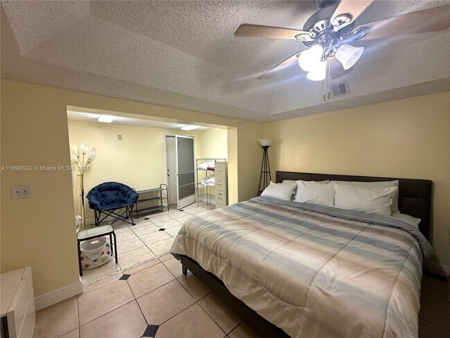 Building Photo - 3730 Alcantara Ave