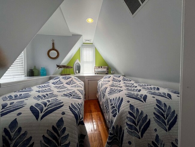 Building Photo - 629 Central Ave