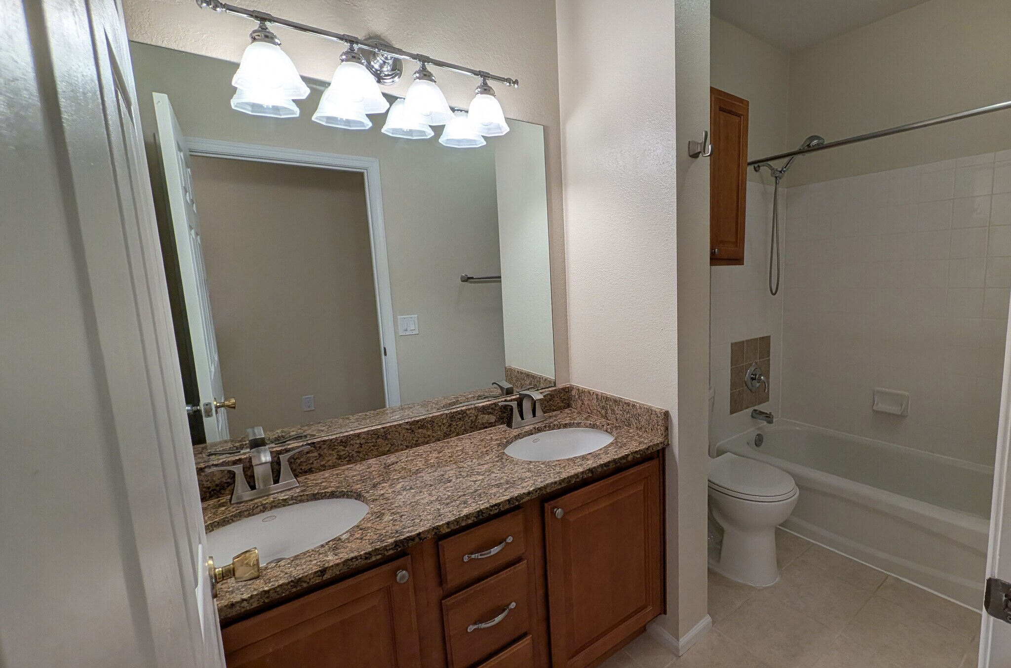 Building Photo - 1550 Spring Gate Dr