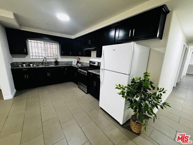 Building Photo - 10952 1/2 Wilmington Ave