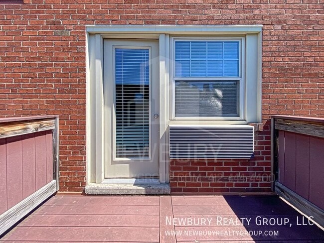 Building Photo - 104 W Steuben St