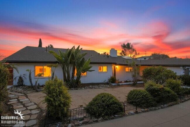 Building Photo - Stylishly Updated 3Bdm 2Ba Main Home in San Diego - MI Special!