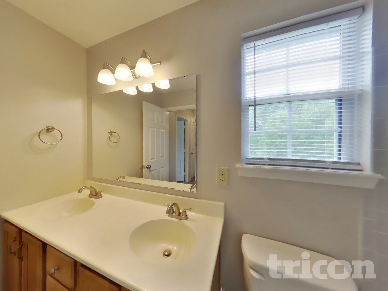 Building Photo - 3127 Woodlane Ct