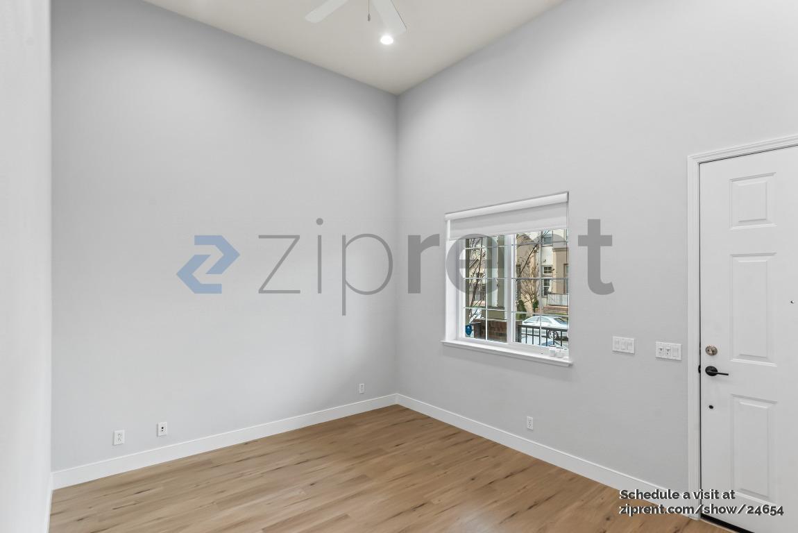 Building Photo - 1052 Green St