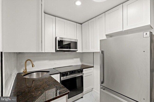 Building Photo - 1241 18th St NE