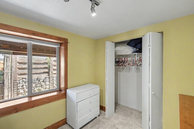 Building Photo - 358 S 8th St