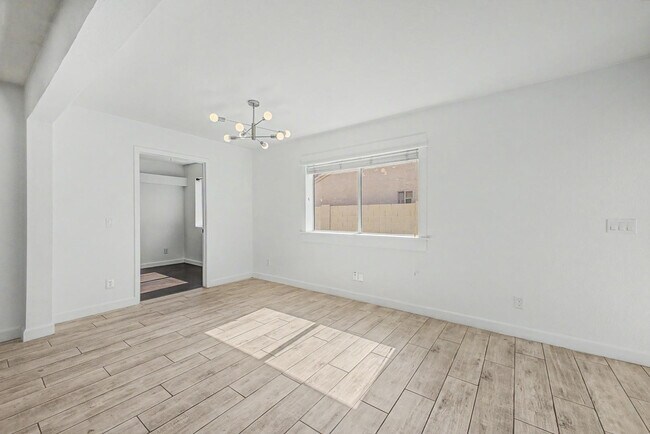 Building Photo - 1006 S Tiago Dr