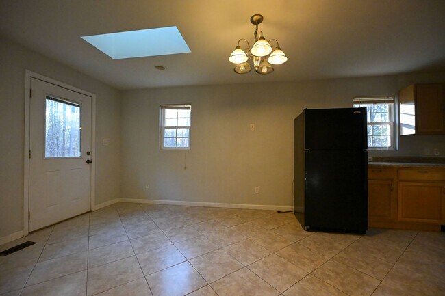 Building Photo - Stunning 3BR / 3BA Home on 2.48 Acres – Hillsborough, NC