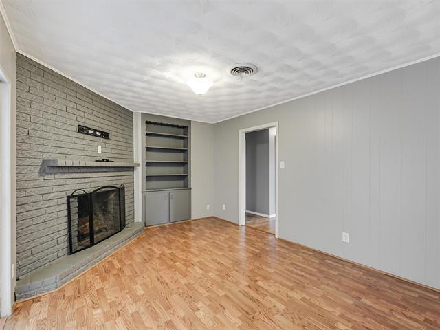 Building Photo - 700 Kindred Ln