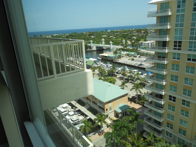 Building Photo - 700 E Boynton Beach Blvd