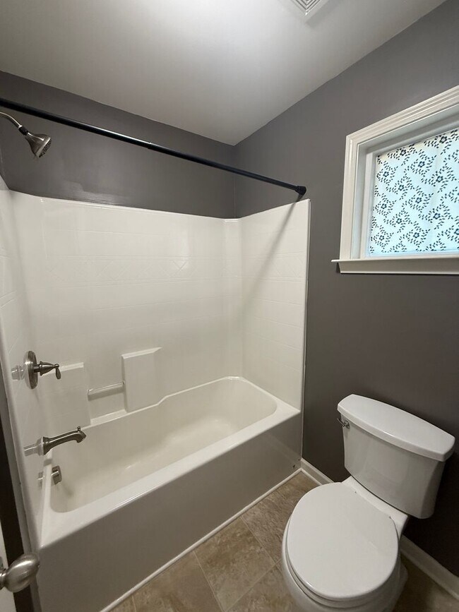 Building Photo - Gorgeous 3 Bed 2.5 Bath Plus Loft Home on ...