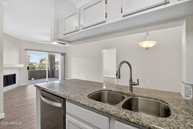 Building Photo - 5401 E Van Buren St