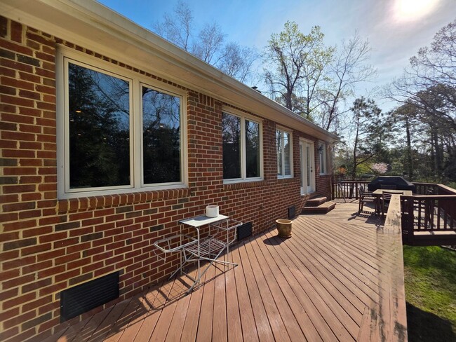 Building Photo - Middle Plantation