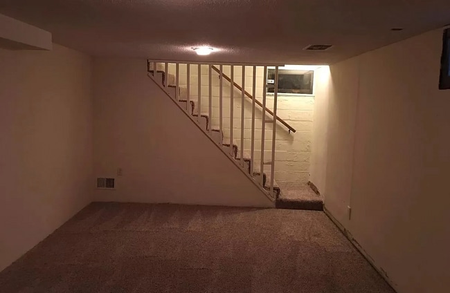 Building Photo - 6050 Wentworth Ave