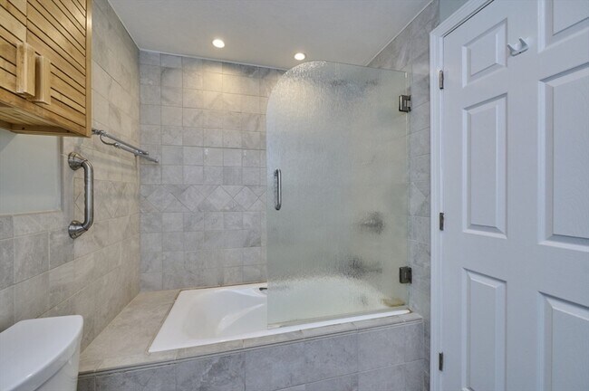 Building Photo - 27 Cranberry Ln