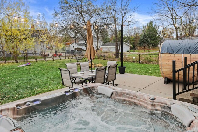 Building Photo - 924 Capital St