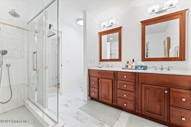 Building Photo - 12 Vallera Rd