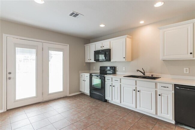 Building Photo - 1908 Candlelight Dr