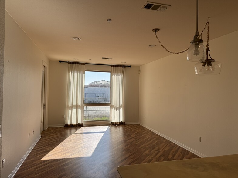 Building Photo - 3887 Pell Pl