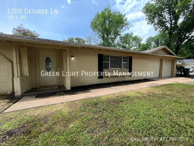 Building Photo - 1209 Desiree Ln