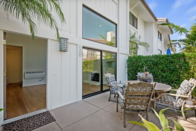 Building Photo - Fully Remodeled 2 Bed, 2 Bath East Beach T...