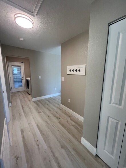 Building Photo - 3036 Gloria Ave