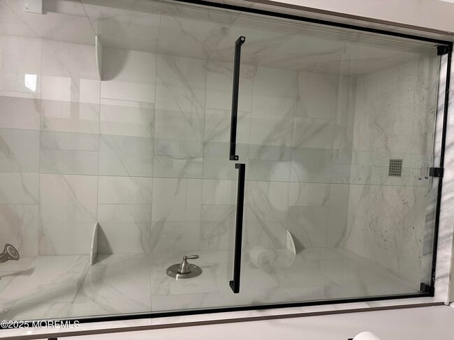 Building Photo - 4B Winthrop Pl