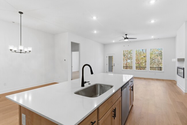 Building Photo - 1811 E Fiji St