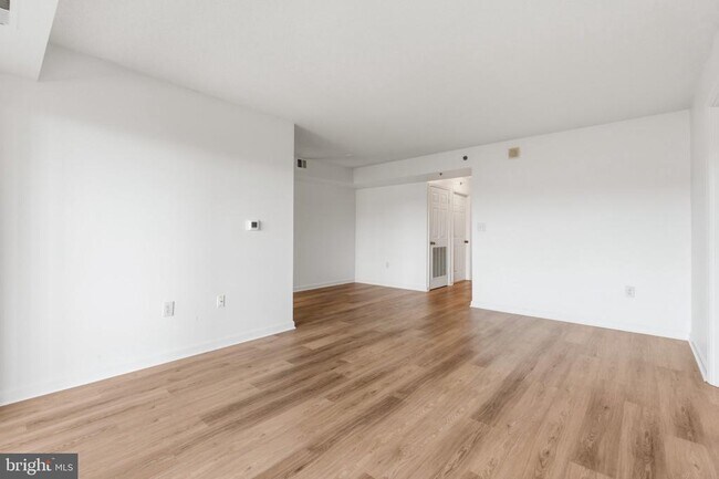Building Photo - 2151 Jamieson Ave