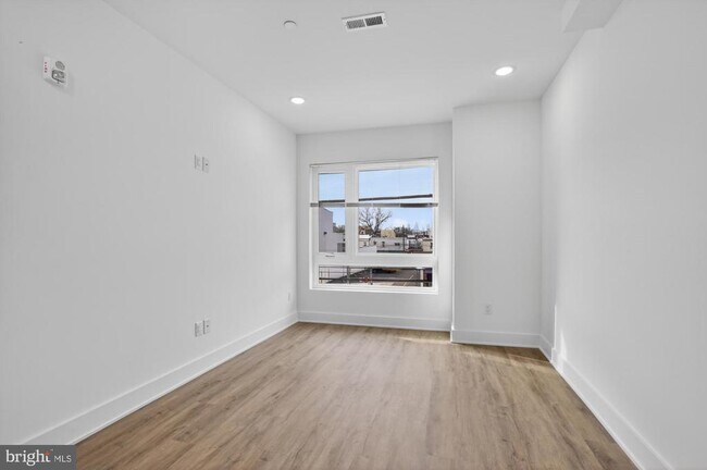 Building Photo - 2331 E York St