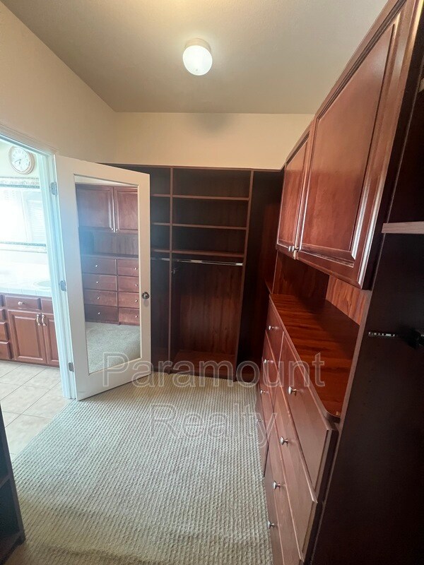 Building Photo - 612 Carrington Ct