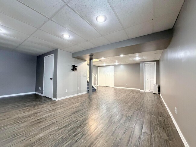 Building Photo - 9135 Windy Creek Dr