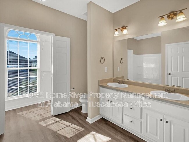 Building Photo - 9750 Moonlight Dr