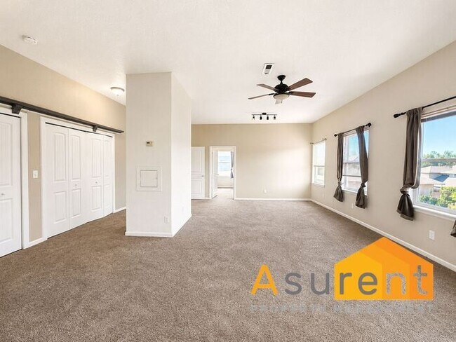 Building Photo - Large Two- Bedroom Apartment in Ashland with lots of storage and washer and dryer hookups