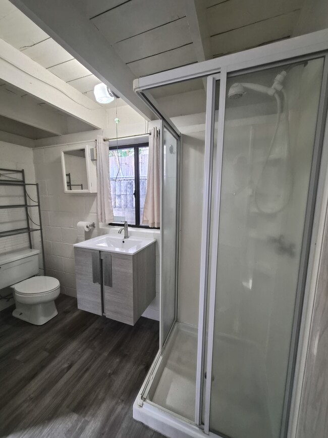 Building Photo - 3341 Monsarrat Ave