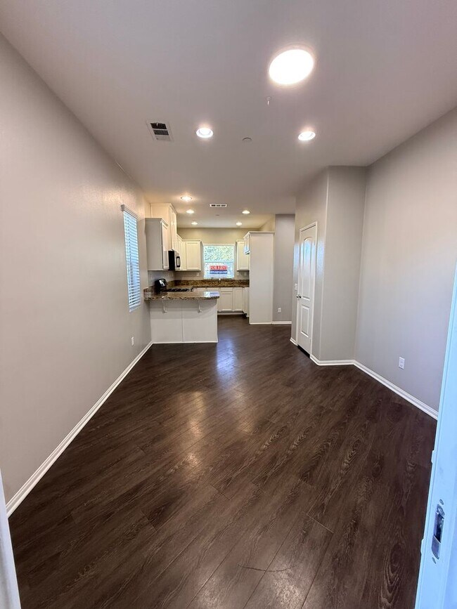 Building Photo - 37350 Paseo Tulipa