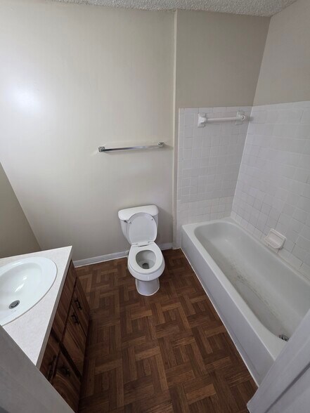 Building Photo - 5130 SE 29th St