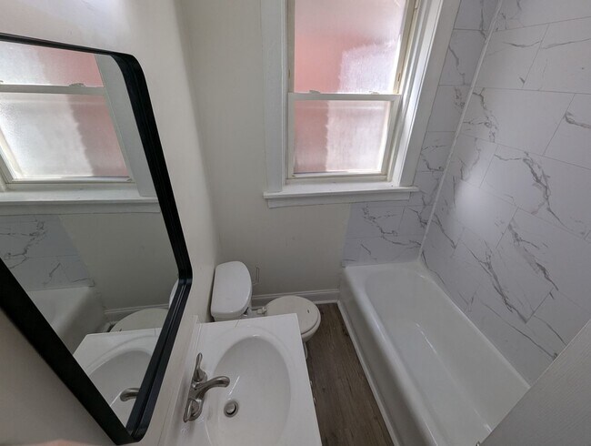 Building Photo - 5120 Lexington Ave