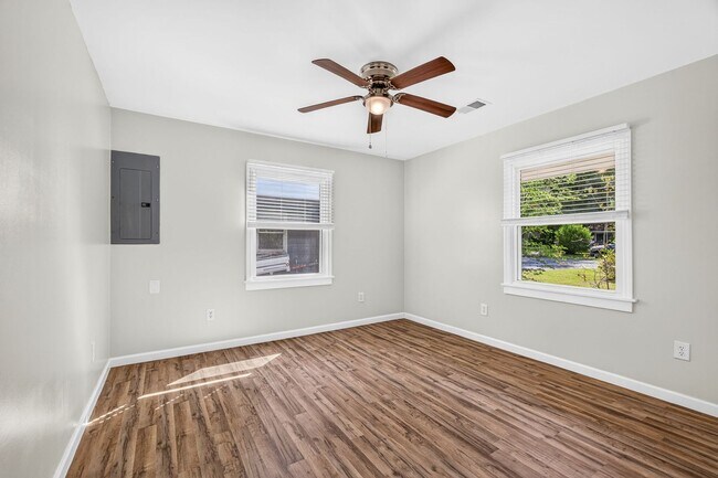 Building Photo - Move-In Ready Home in Hanahan