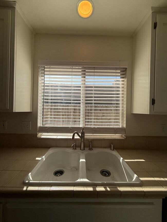 Building Photo - R71300