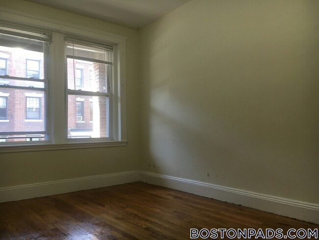 Building Photo - 119 Sutherland Rd