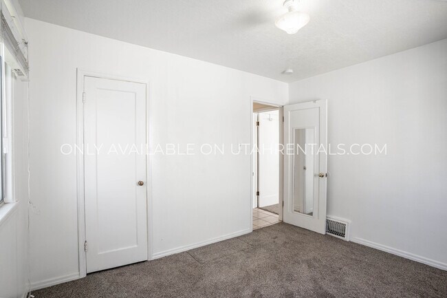 Building Photo - 347 S 500 W