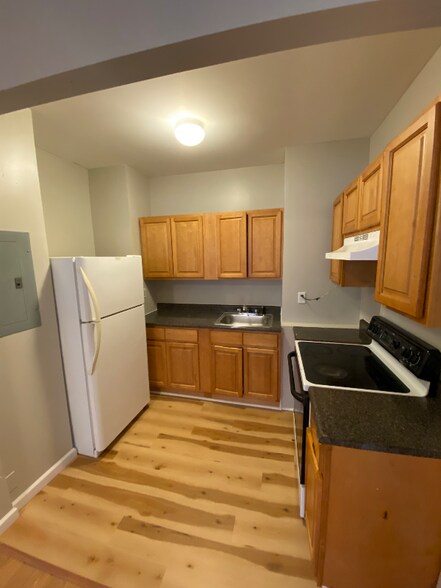 Building Photo - 114 Ashley St