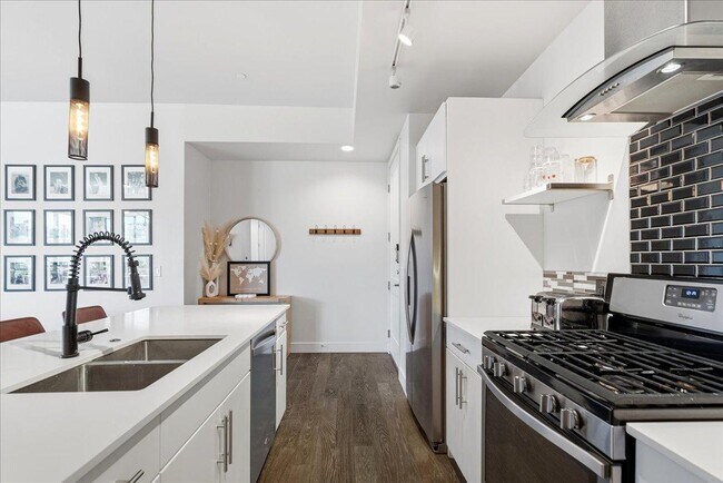 Building Photo - 3131 N Central Ave