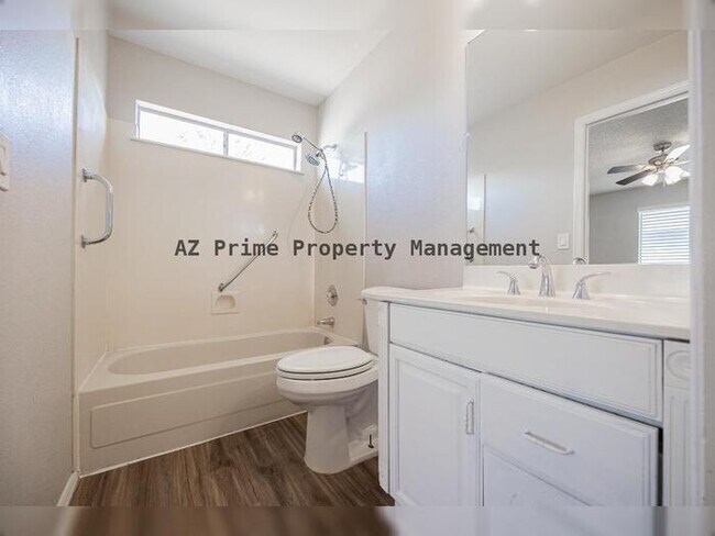 Building Photo - 619 E Jensen St