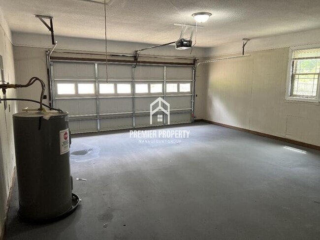 Building Photo - 6119 Rickwood Dr NW