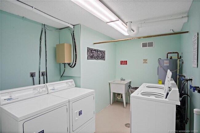 Building Photo - 9940 S Ocean Dr