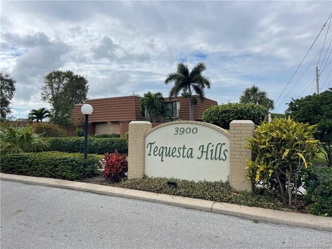 Building Photo - 3900 SE County Line Rd