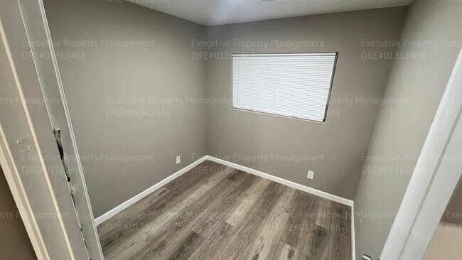 Building Photo - 730 S Haley St